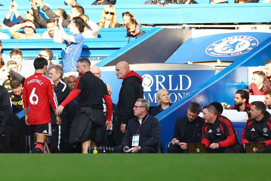 Carrick gives blunt reaction to Martinez red card in Man United's Chelsea defeat 