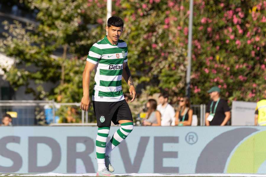 Maxi Araújo lesionou-se com o Casa Pia, na 1.ª jornada