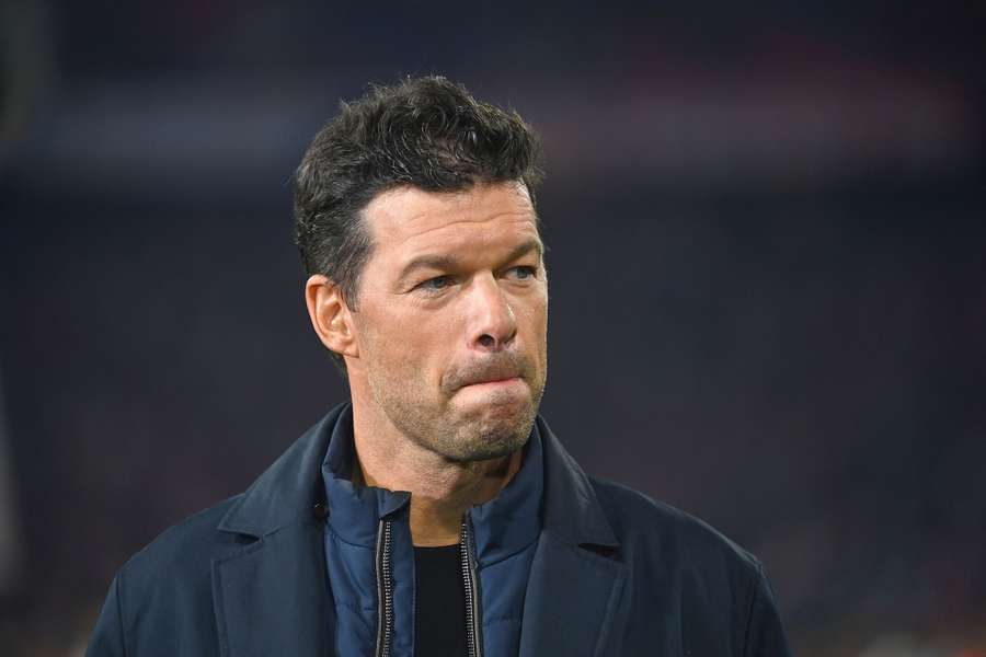 Michael Ballack poleca Florianowi Wirtzowi pozostanie w Bayerze Leverkusen.