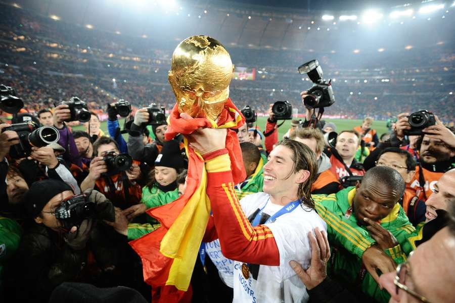 Sergio Ramos levanta la Copa del Mundo en Johannesburgo
