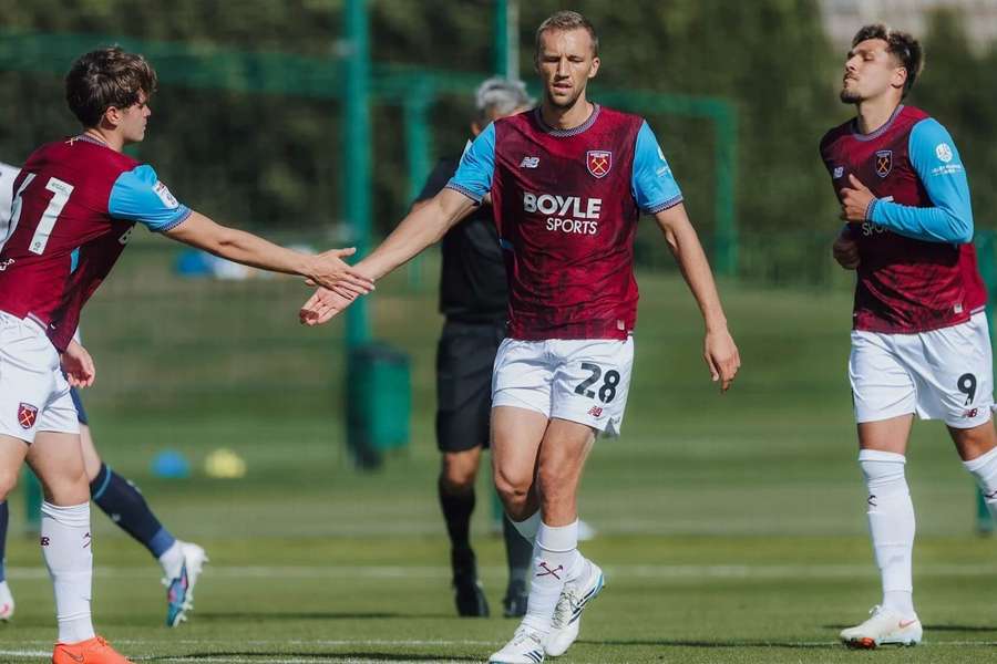 Souček je zpět! Po více než třech měsících nastoupil za West Ham a hned skóroval Souček je zpět! Po více než třech měsících nastoupil za West Ham a hned skóroval