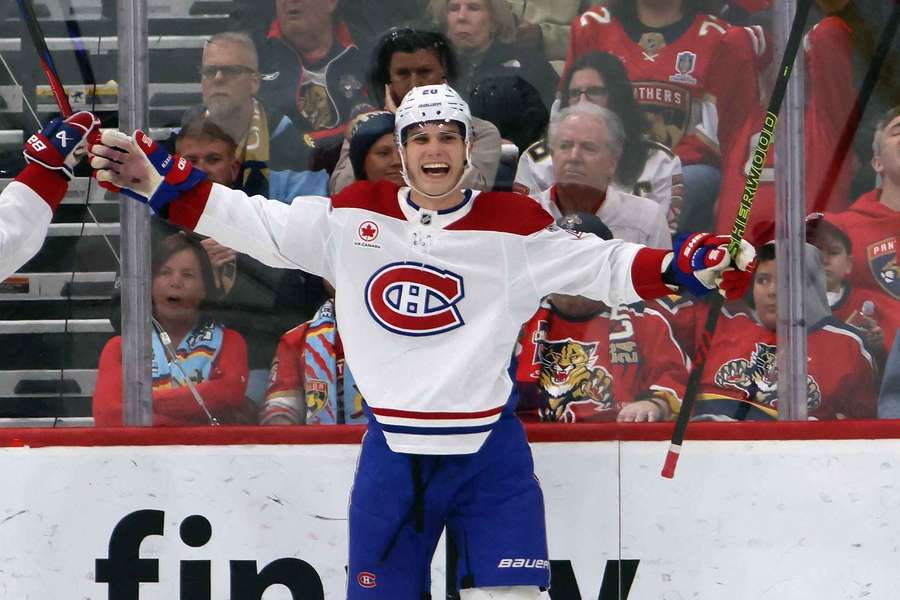 Slafkovský skóroval i asistoval pri výhre nad Canucks.  Slafkovský skóroval i asistoval pri výhre nad Canucks.