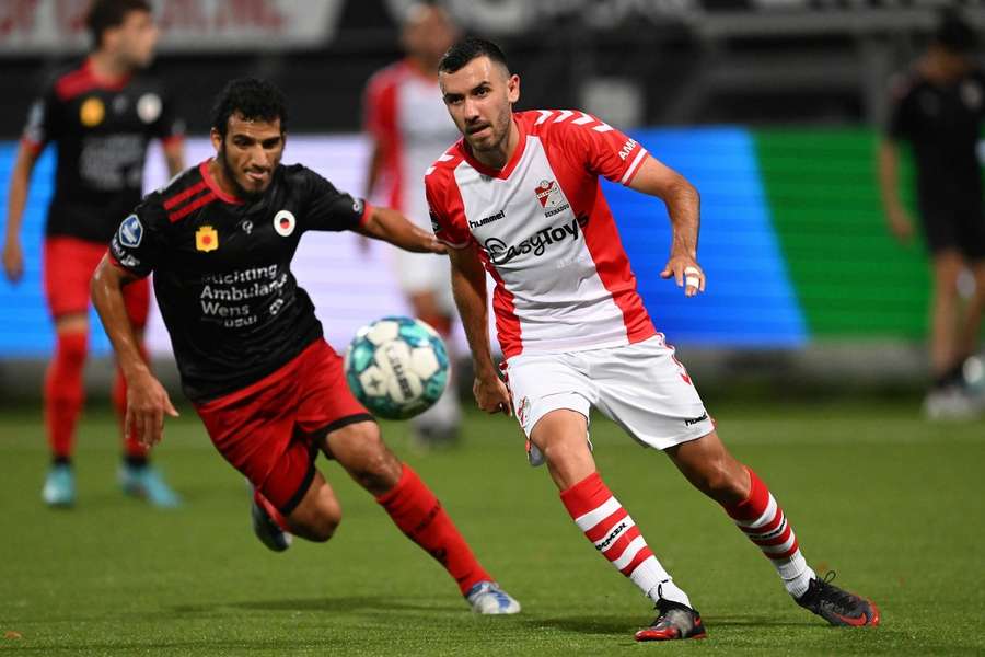 FC Emmen verlengt contract met Franse middenvelder Lucas Bernadou tot medio 2024