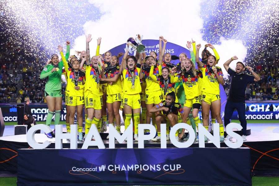 América femenil logra su primer título internacional en su historia América femenil logra su primer título internacional en su historia