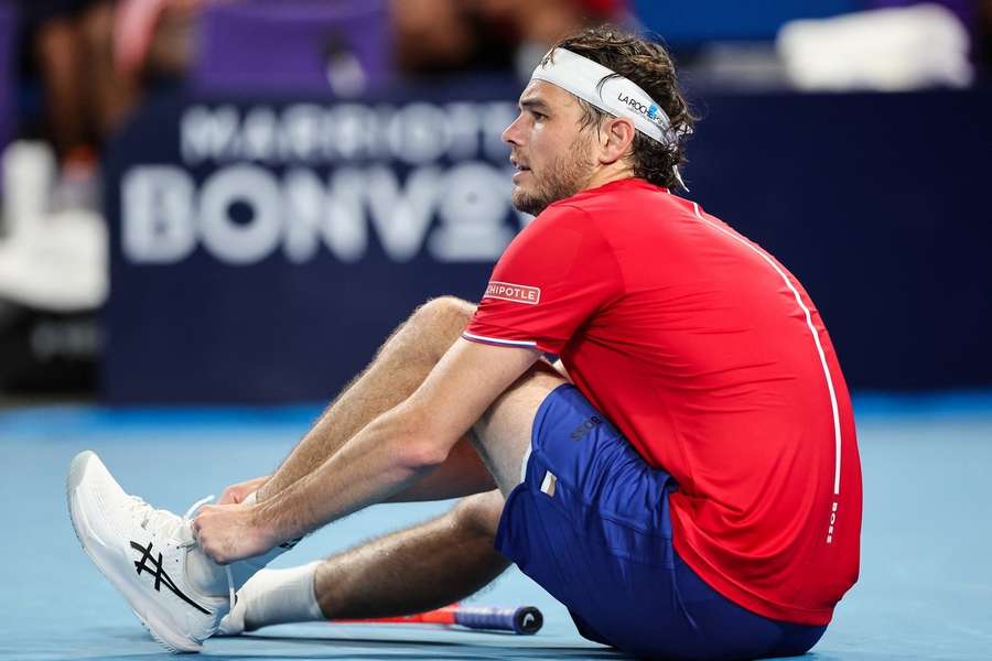 Fritz se potýká s nepříjemným zraněním. Fritz se potýká s nepříjemným zraněním.