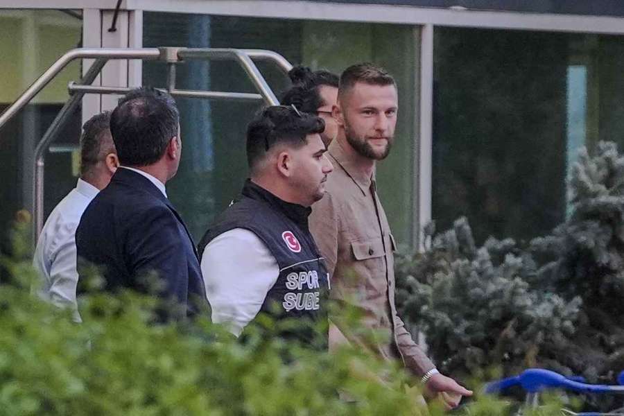 Milan Škriniar deja el PSG y ficha por el Fenerbahçe