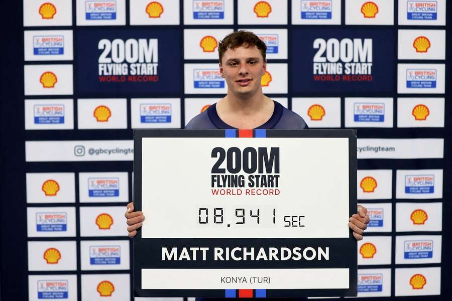 Matt Richardson nach seinem Weltrekord über 200 Meter fliegend. Matt Richardson nach seinem Weltrekord über 200 Meter fliegend.