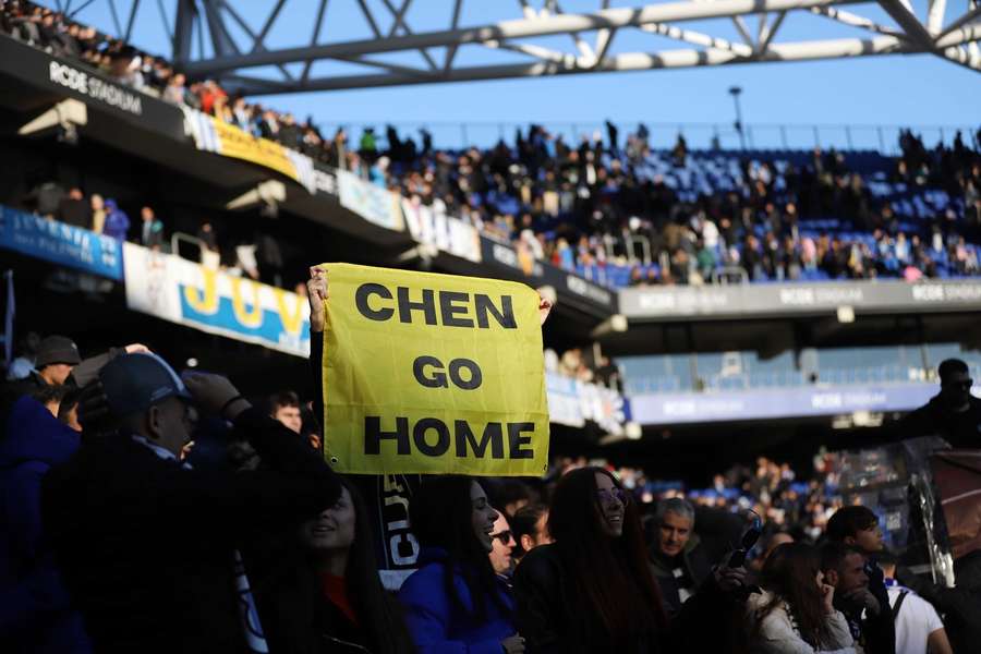 La afición del Espanyol pide la marcha de Chen, algo que también ha pasado en Valencia o Málaga