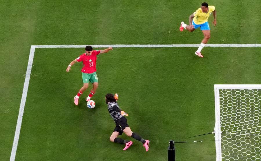 Alisson v závere zachránil Brazíliu.