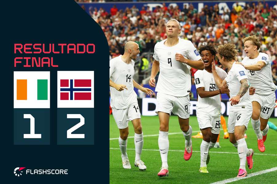 Haaland celebra com os seus companheiros o 1-2 da Noruega