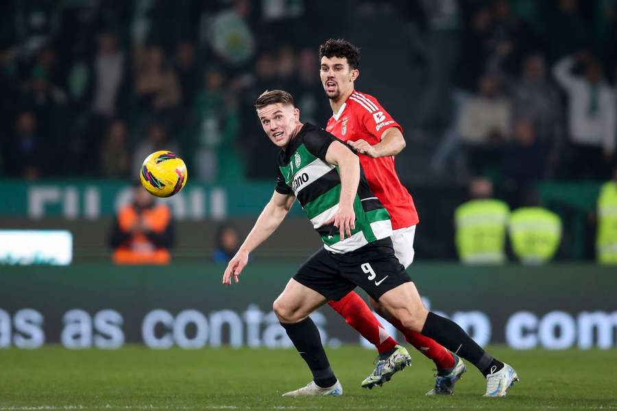 Tomás Araújo na marcação a Viktor Gyökeres