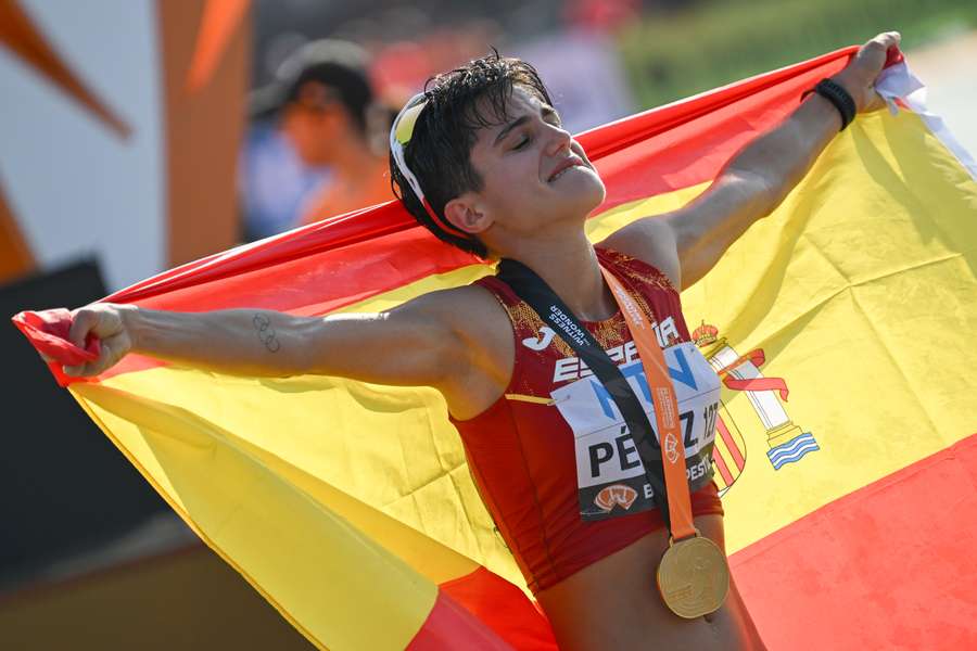 María Pérez celebra su oro.