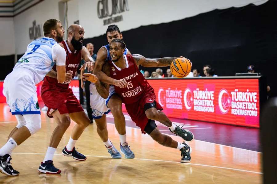 Triunfo complicado do Benfica