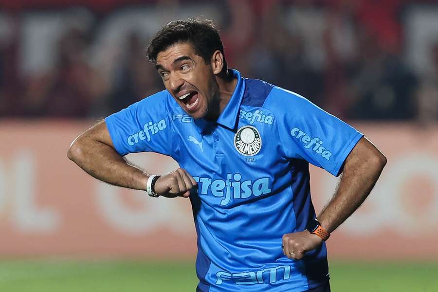 Abel se desculpa com jornalista e diz que empate com Dragão foi “justo”