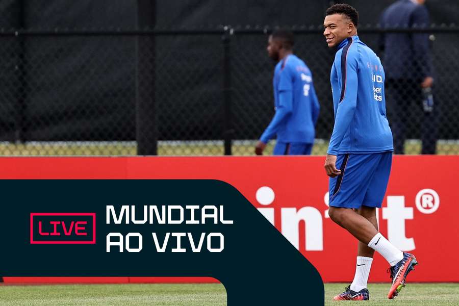 Kylian Mbappé no treino de França Kylian Mbappé no treino de França