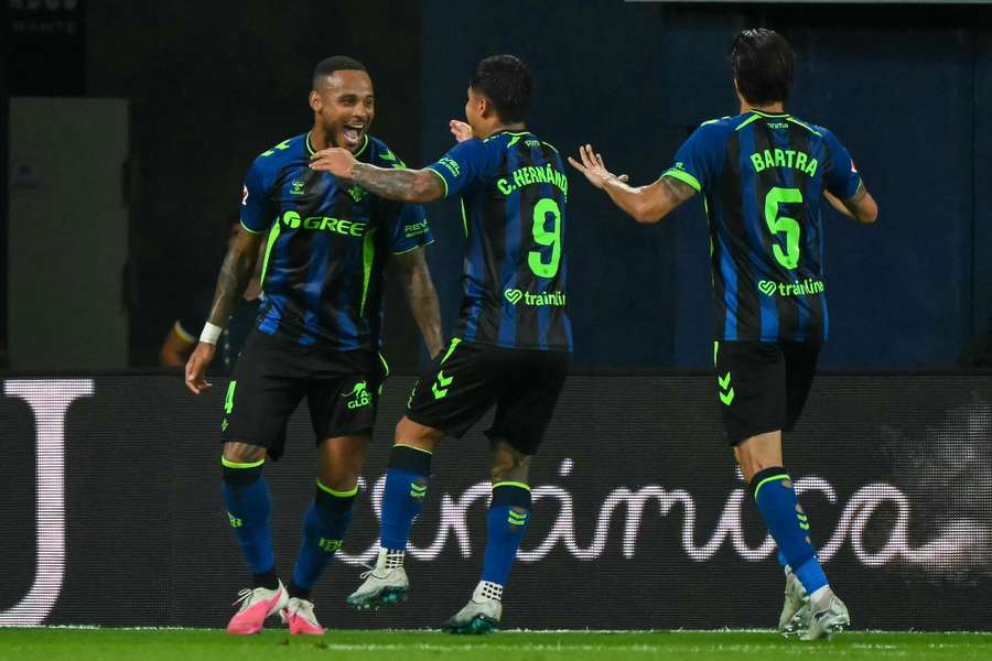 Natan y el 'Cucho' Hernández le dieron tres puntos al Betis