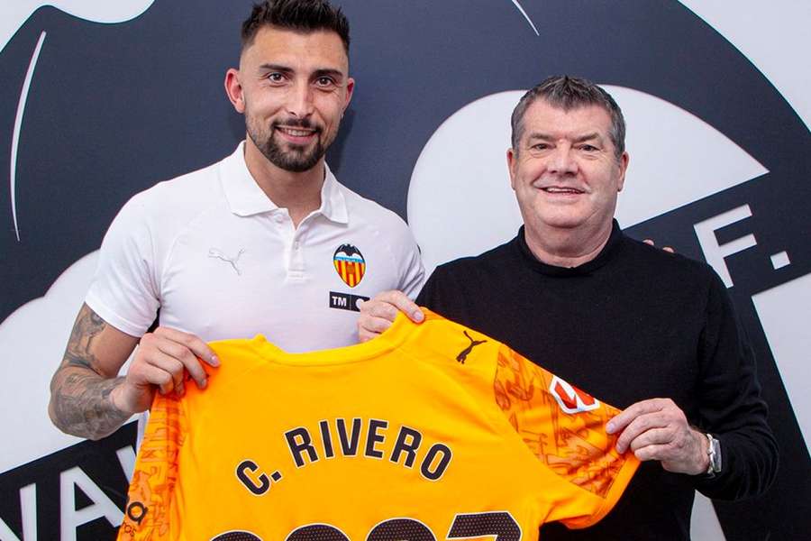 Valencia secure keeper Rivero to new deal