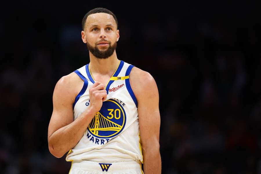 Stephen Curry rindió a gran nivel.
