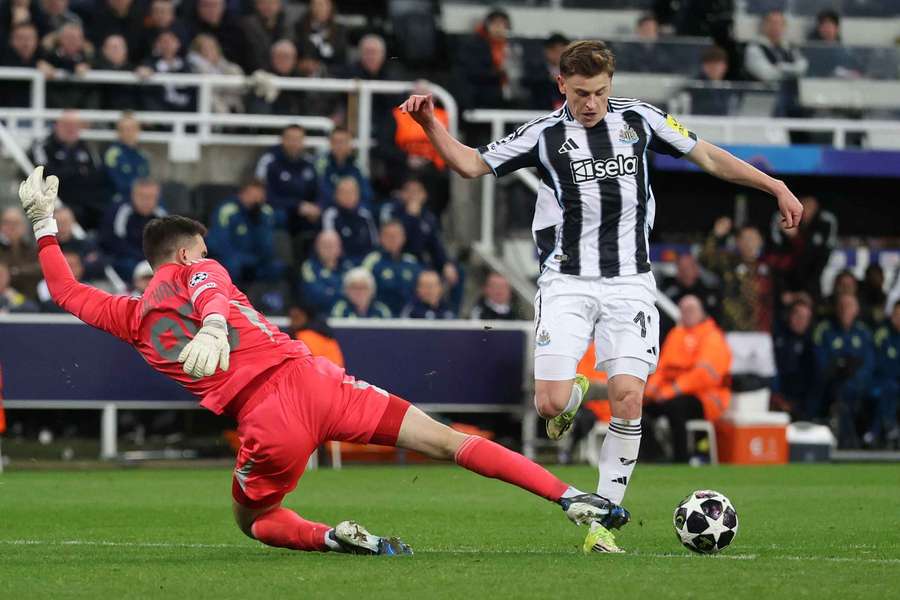 Karabach zapewnił efektowne widowisko w Newcastle, ale żegna się z Ligą Mistrzów Karabach zapewnił efektowne widowisko w Newcastle, ale żegna się z Ligą Mistrzów