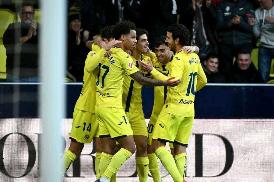 Los jugadores del Villarreal celebran su victoria ante el Alavés