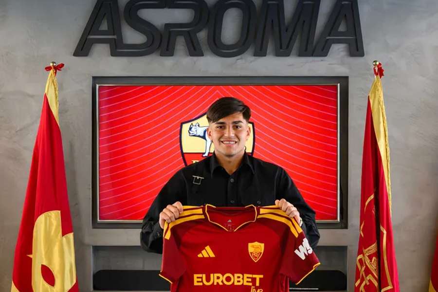 L'Argentin Santiago Castro signe à l'AS Roma en provenance de Bologne L'Argentin Santiago Castro signe à l'AS Roma en provenance de Bologne