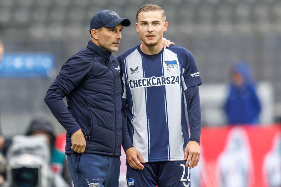 Hertha-Coach Leitl im Gespräch mit Julian Eitschberger