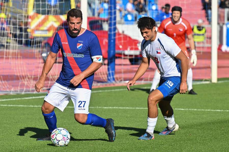 Baroš despediu-se do futebol pela segunda vez