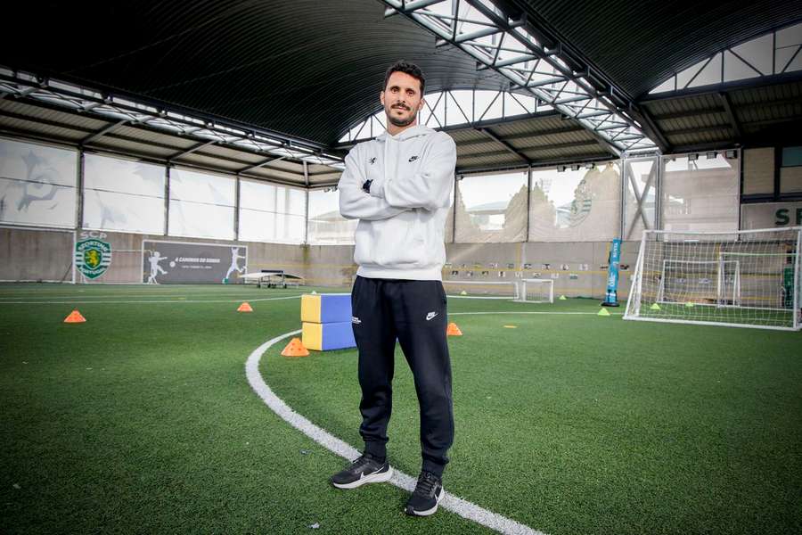 Raúl Ribeiro no campo de futebol 7 da Academia