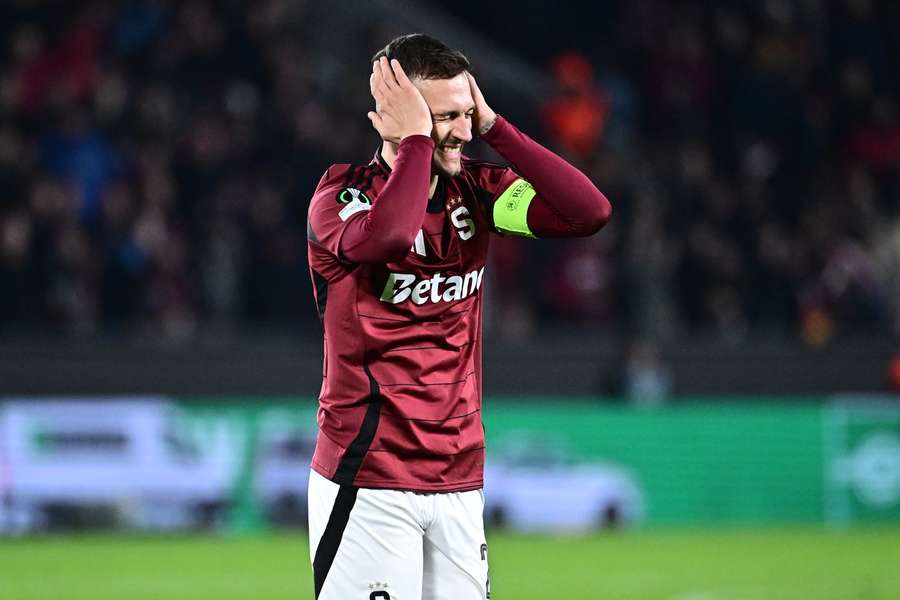 Zklamaný sparťanský kapitán Lukáš Haraslín. Zklamaný sparťanský kapitán Lukáš Haraslín.