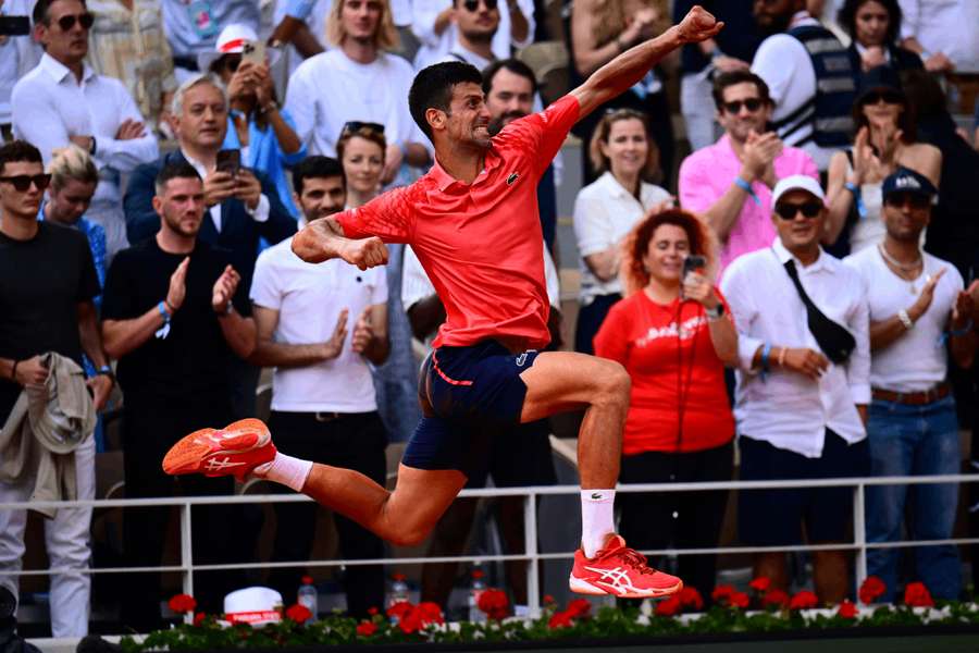 Djoko celebra seu tricampeonato em Paris