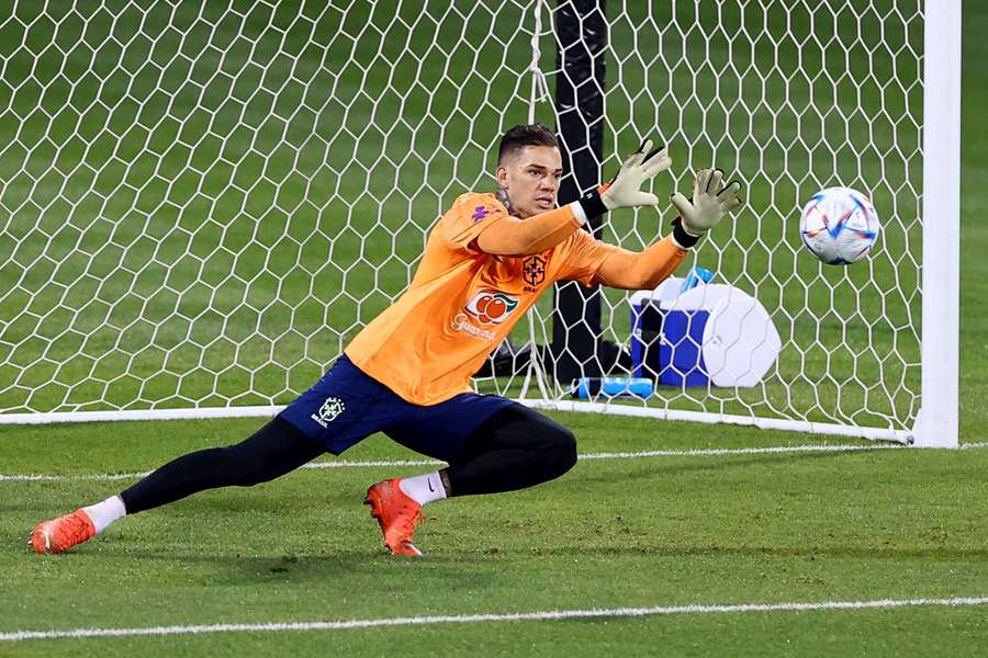 Ederson aponta à titularidade