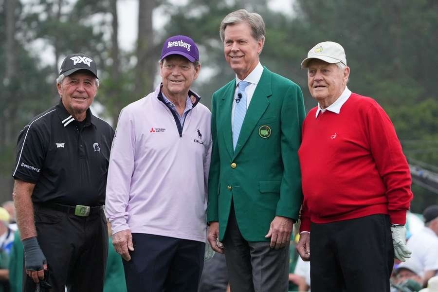 Gary Player (l),Tom Watson (m) en Jack Nicklaus (r) poseren met Augusta National Golf Club voorzitter Fred Ridley