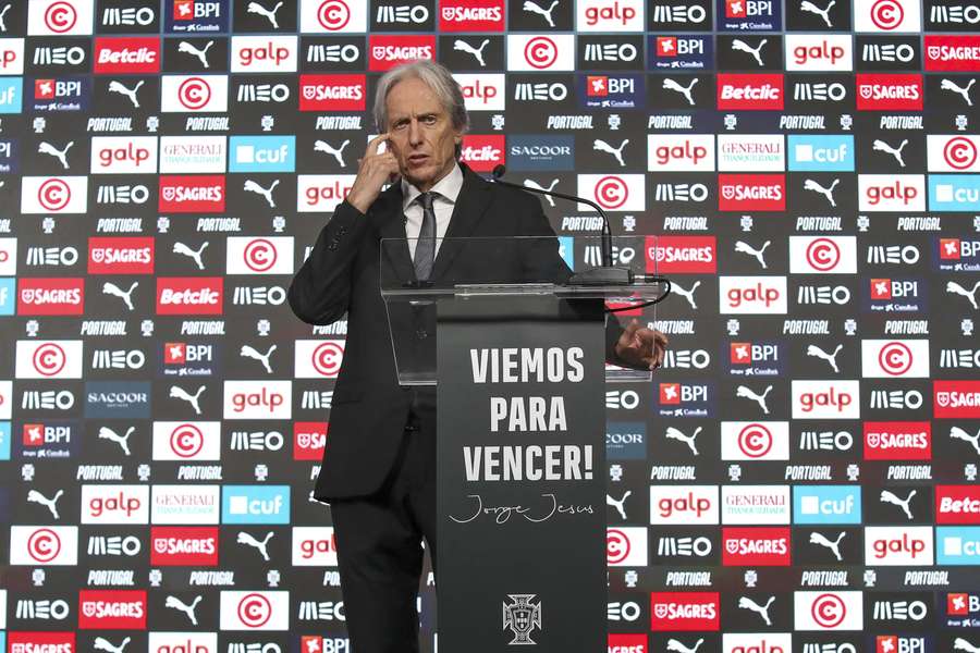 Jorge Jesus atiende a los medios durante su presentación Jorge Jesus atiende a los medios durante su presentación