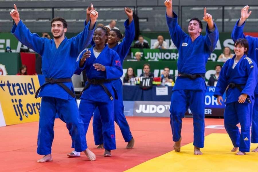 Joana Crisóstomo, Taís Pina e Pedro Lima medalhados