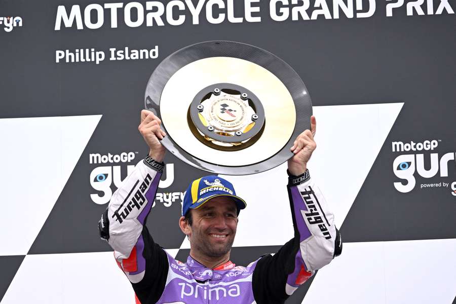 Johann Zarco sur la plus haute marche du podium.