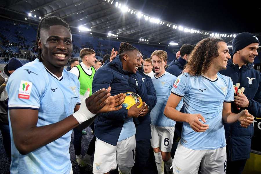 Naples a été sorti par la Lazio en Coupe d'Italie avec un hat-trick de Noslin. 
