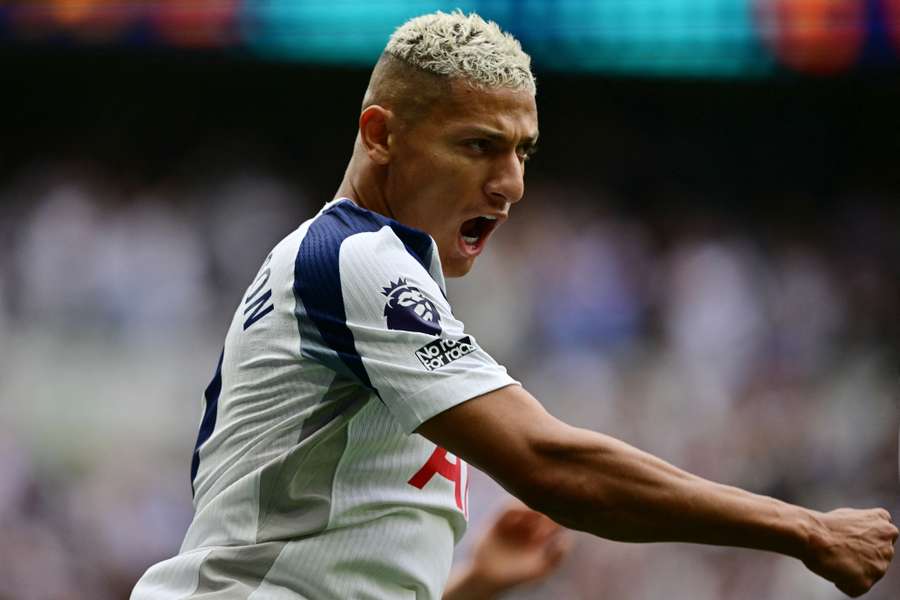 Richarlison briga por vaga na Seleção