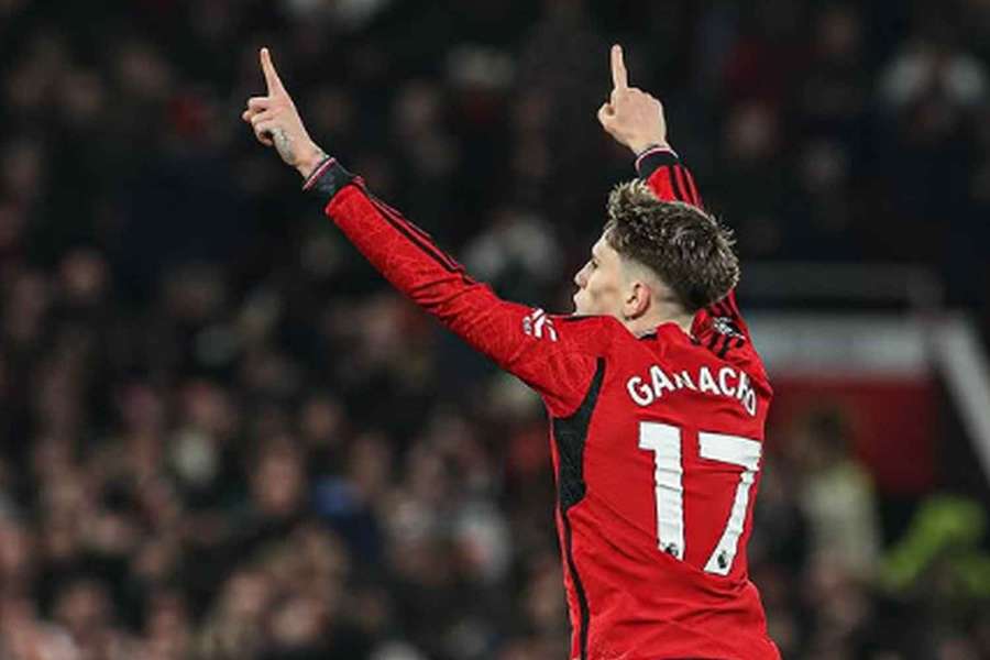 Pět hráčů Manchesteru United požádalo vedení o možnost odejít z klubu Pět hráčů Manchesteru United požádalo vedení o možnost odejít z klubu