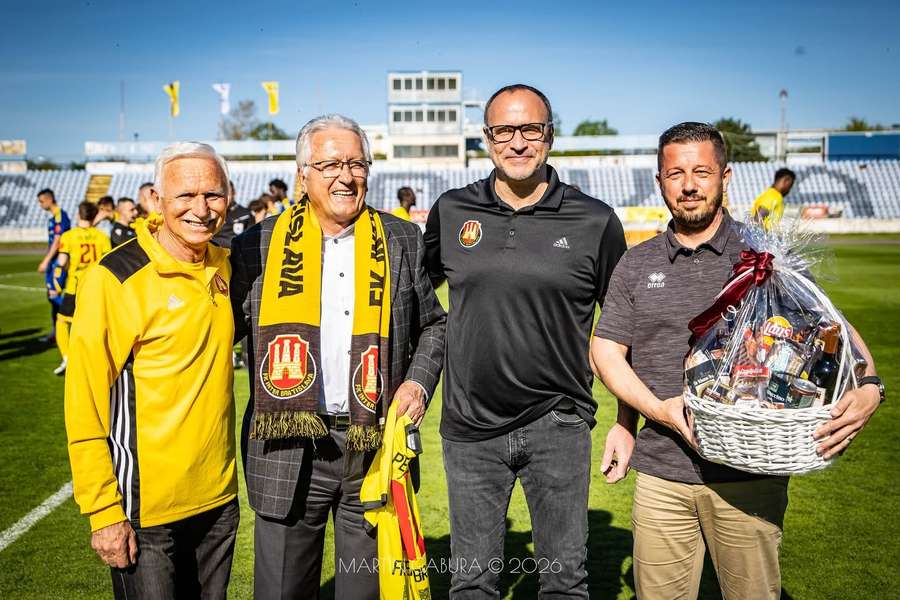 Zľava Jozef Barmoš (prezident Interu), Karol Pecze (bývalý dlhoročný tréner), Ján Palenčár (majiteľ klubu) a generálny manažér Martin Barborka. Zľava Jozef Barmoš (prezident Interu), Karol Pecze (bývalý dlhoročný tréner), Ján Palenčár (majiteľ klubu) a generálny manažér Martin Barborka.