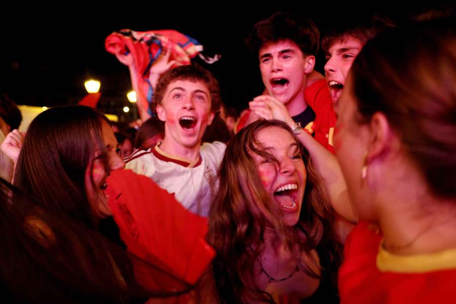 Adeptos de Espanha em festa Adeptos de Espanha em festa