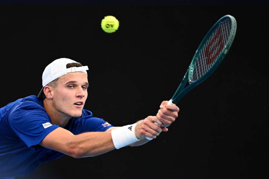 Jakub Menšík v Adelaide zabojuje o semifinále.