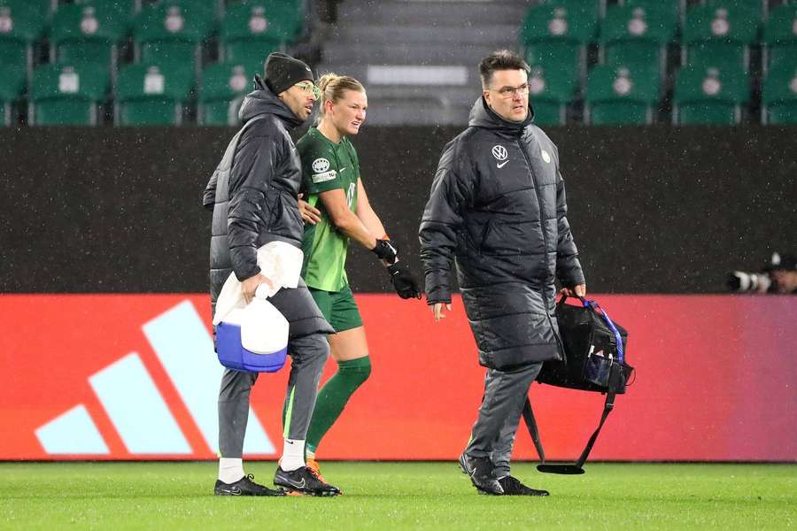 Alexandra Popp musste beim Champions-League-Spiel gegen Manchester United angeschlagen ausgewechselt werden.