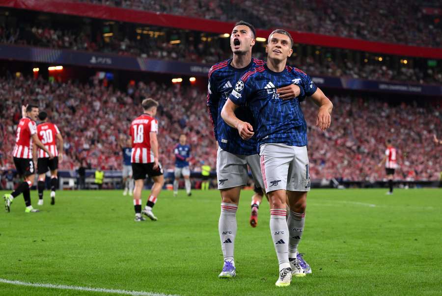Trossard e Martinelli esultano al San Mamés