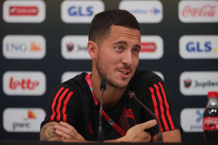 Eden Hazard staat de pers te woord in Qatar