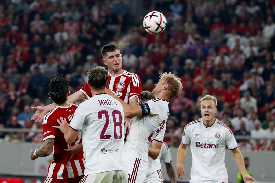Utkání bylo plné osobních soubojů. Utkání bylo plné osobních soubojů.