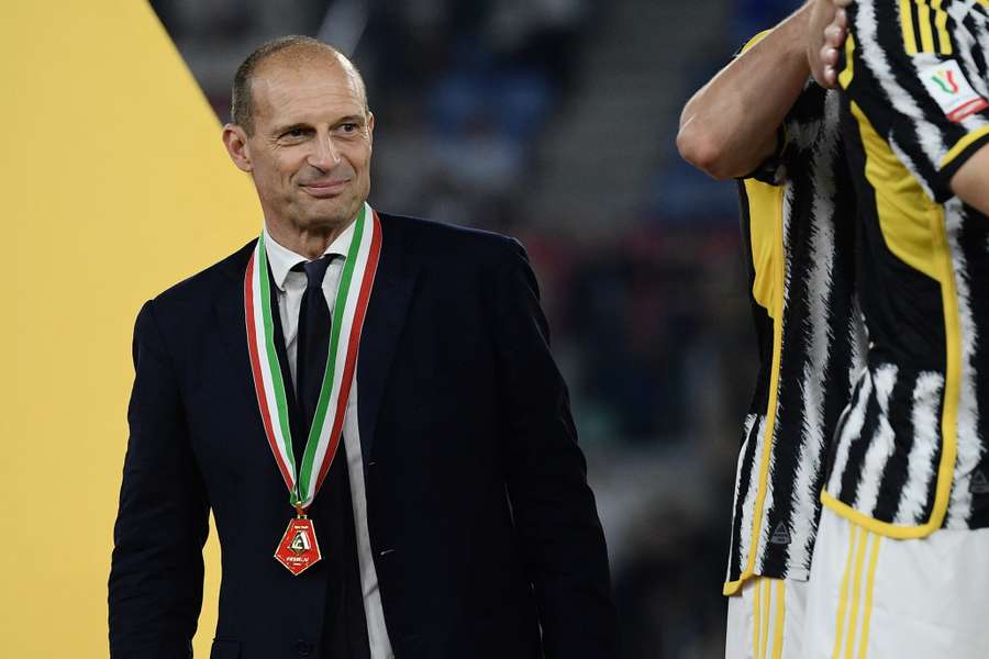 Massimiliano Allegri, treinador da Juventus, com a medalha da Taça de Itália