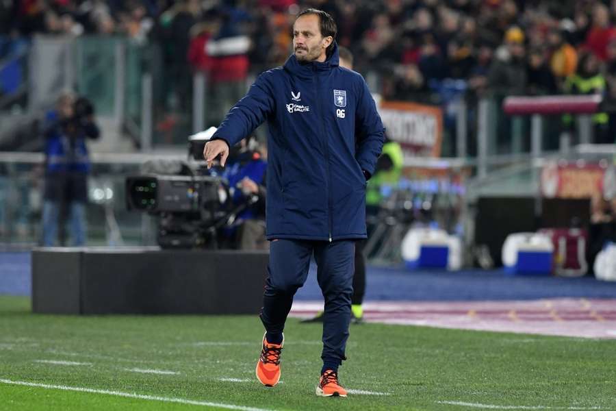 Man Utd linked with Genoa goalkeeper Martinez