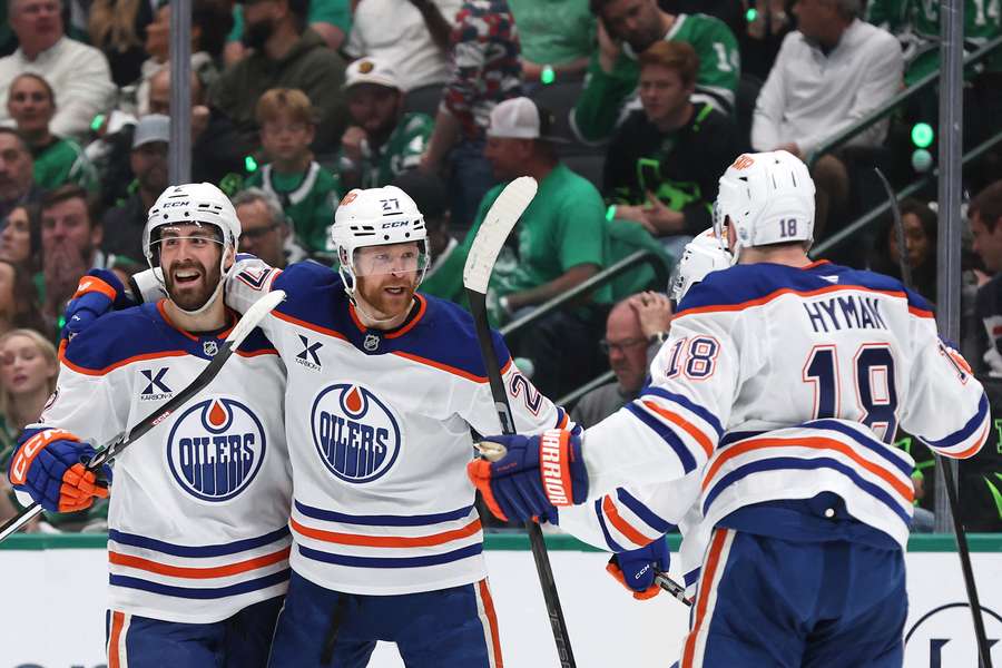 Edmonton Oilers players celebrate Brett Kulak's (centre) goal during Game 2 of the 2025 Eastern Conference Finals 
