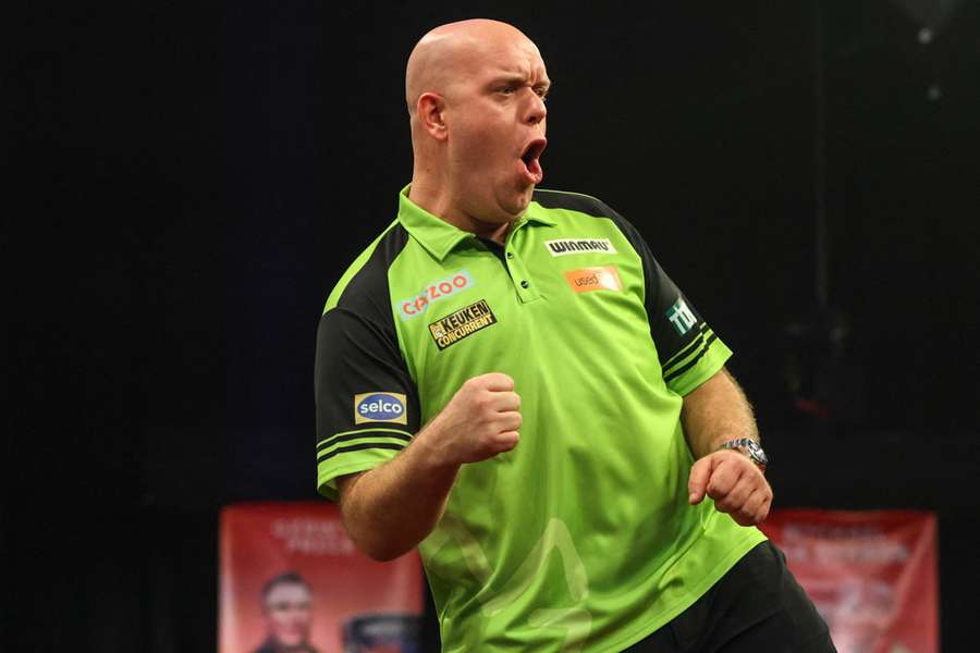 Představení finalistů šipkařského MS: Van Gerwen se živil jako obkladač a chce 10 titulů