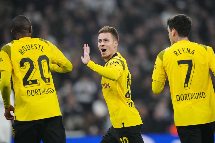 Thorgan Hazard in het shirt van Borussia Dortmund